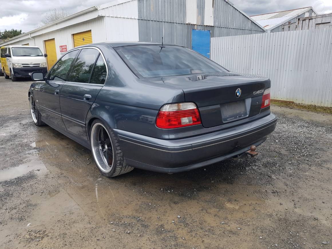 2001 BMW 540i