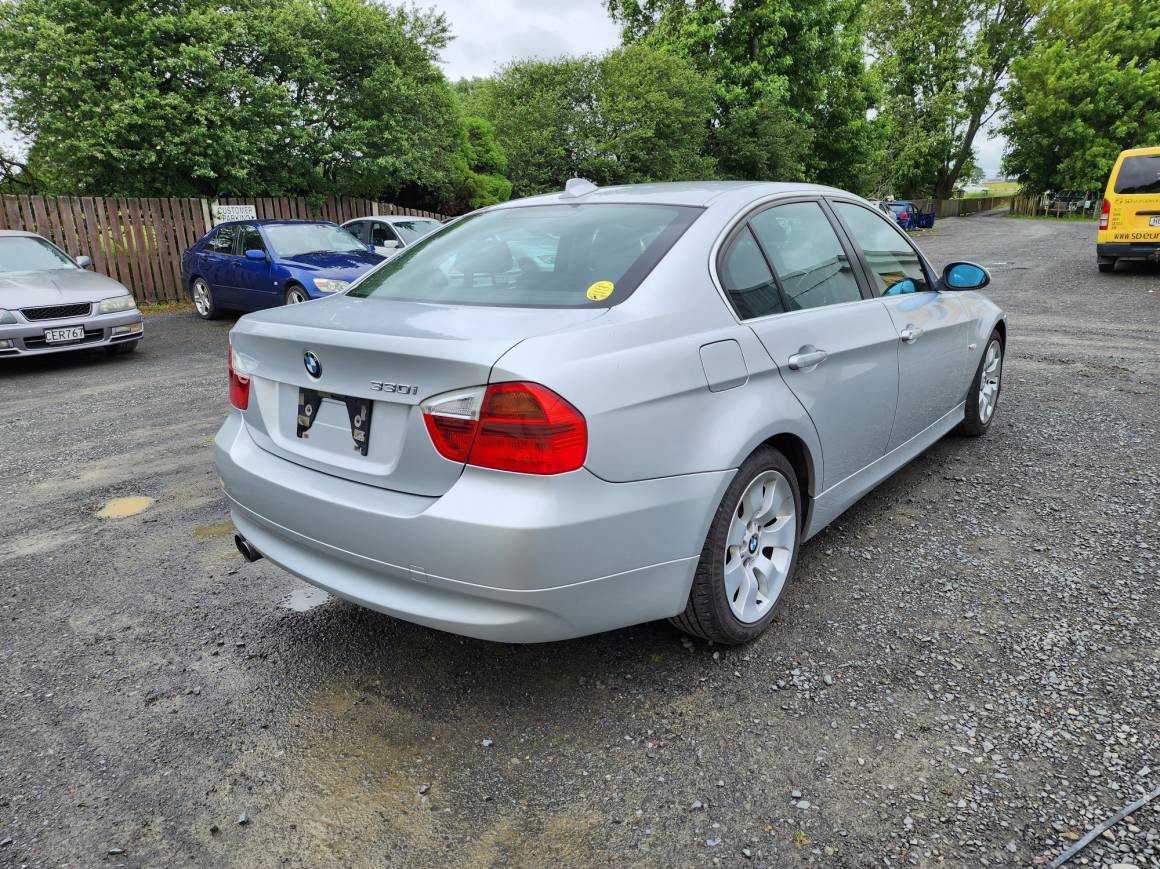 2005 BMW 330i