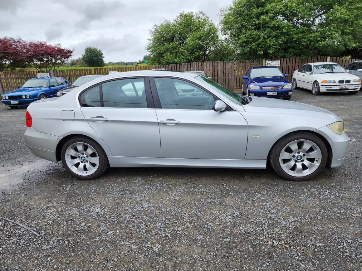 2005 BMW 330i