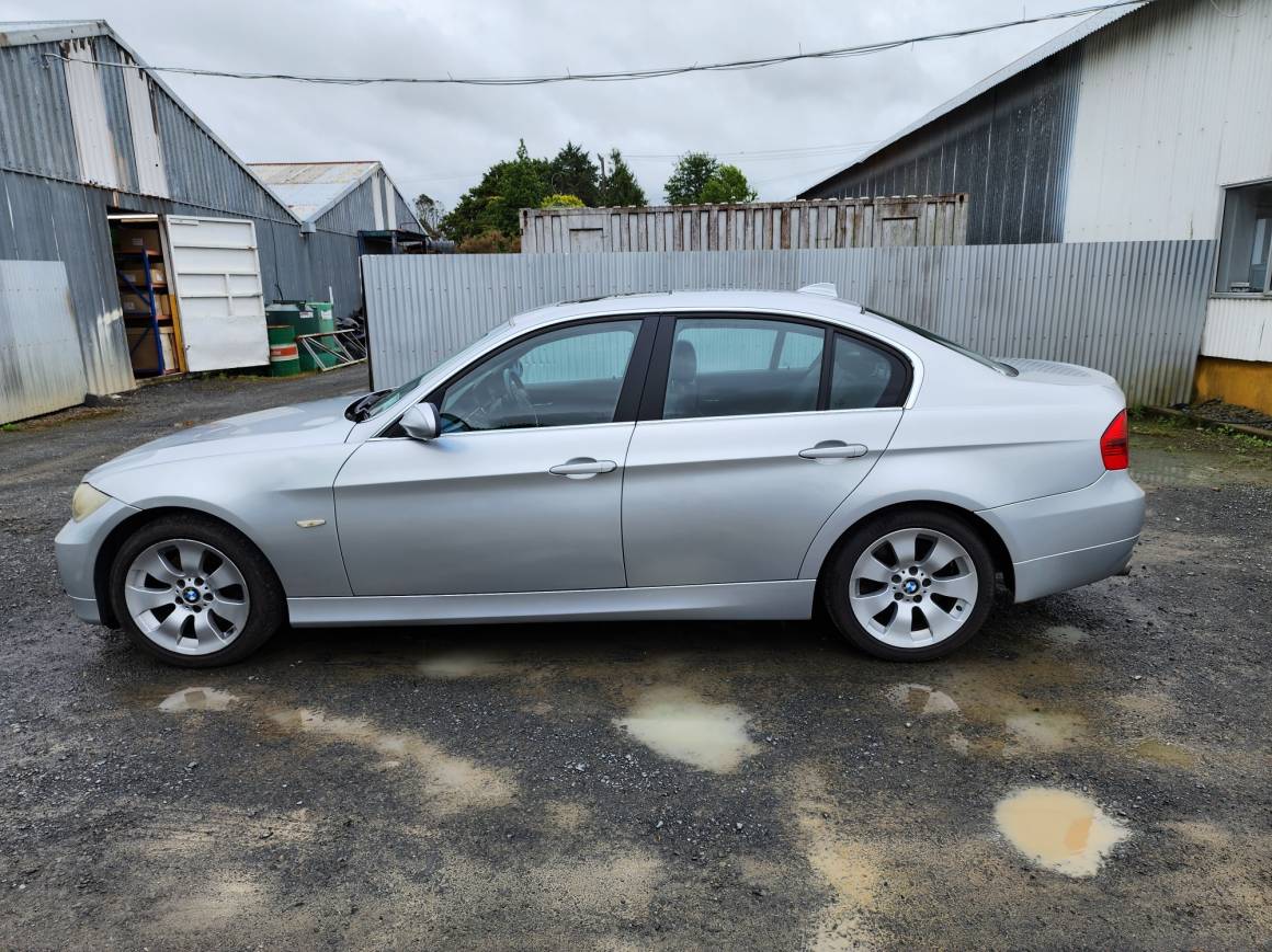 2005 BMW 330i