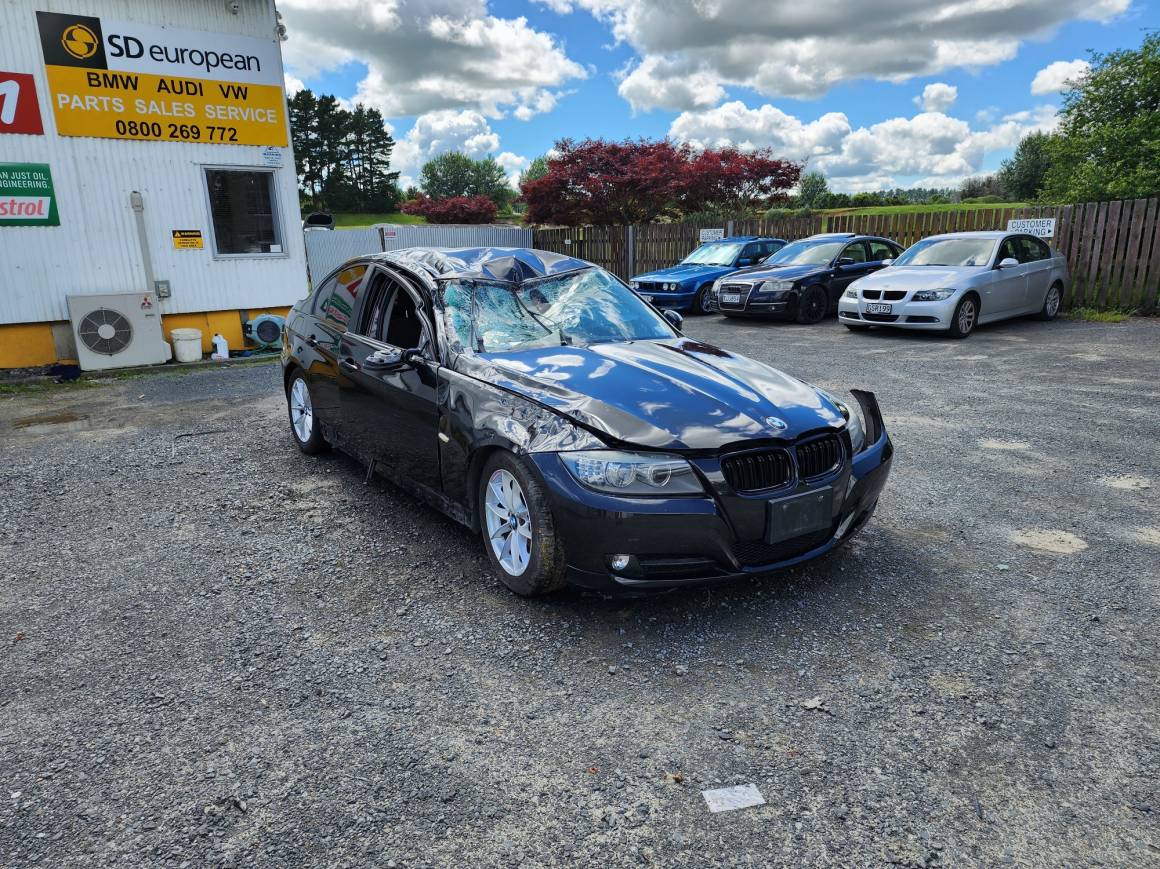 2010 BMW  320i