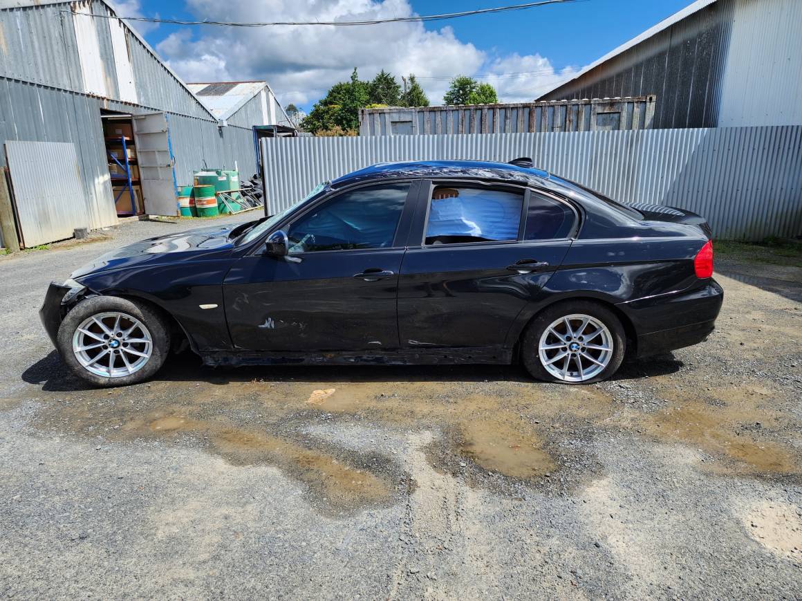 2010 BMW  320i