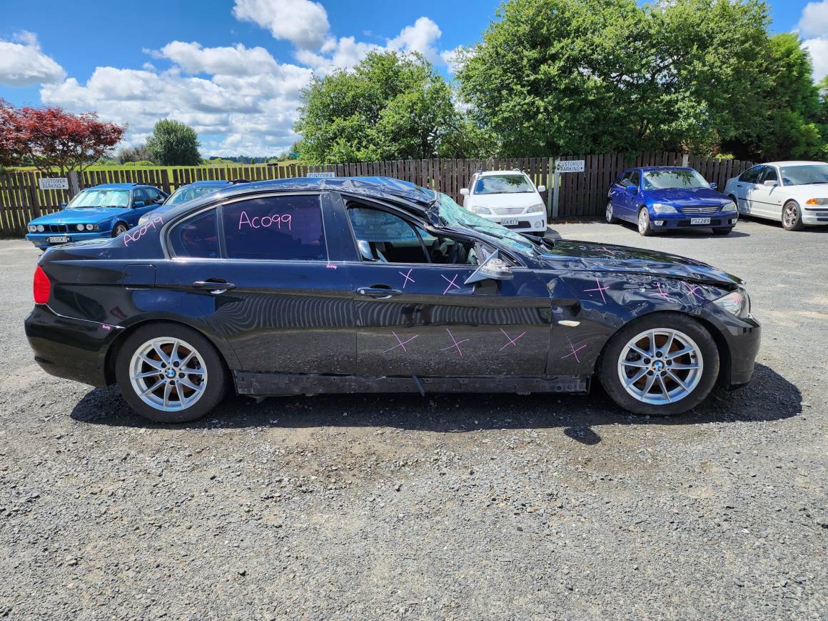 2010 BMW  320i