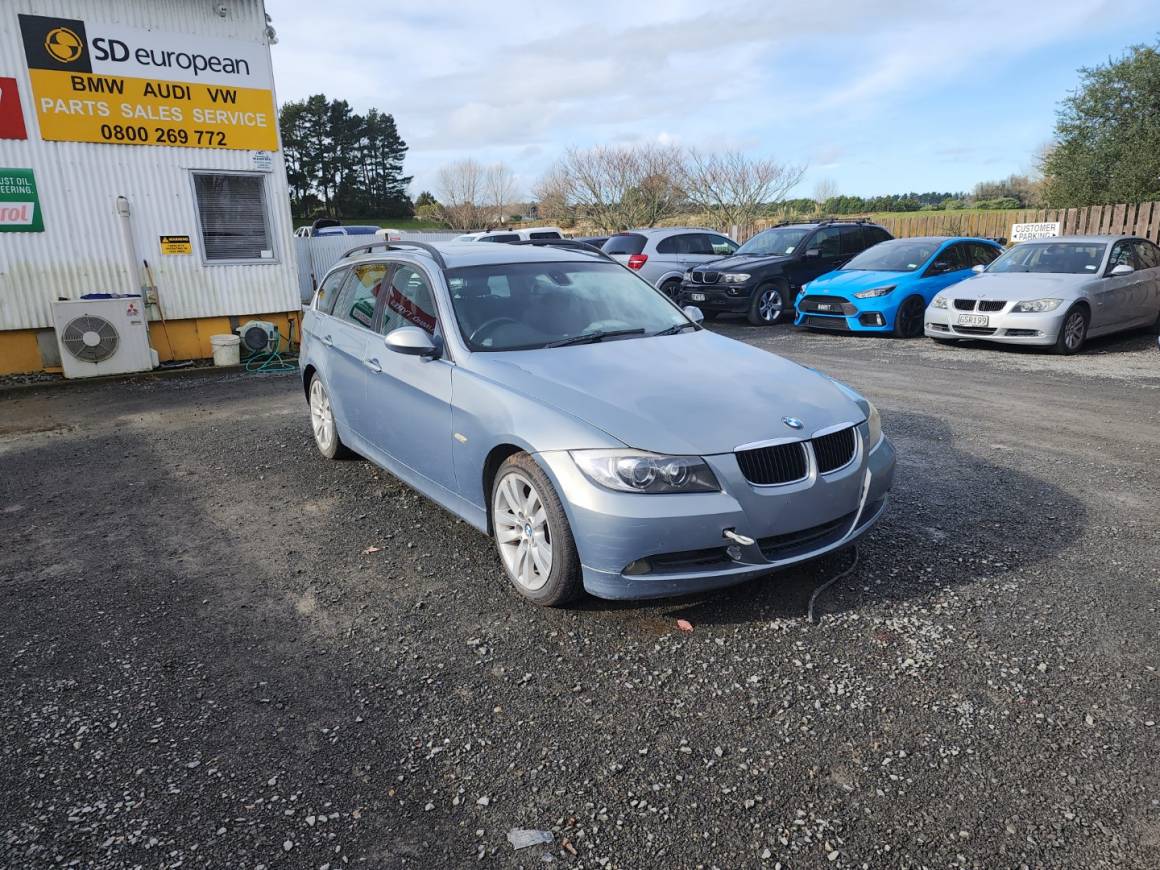 2005 BMW 325i