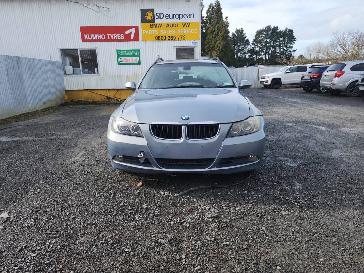 2005 BMW 325i