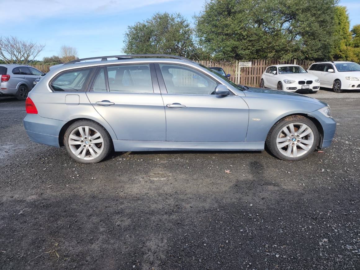 2005 BMW 325i