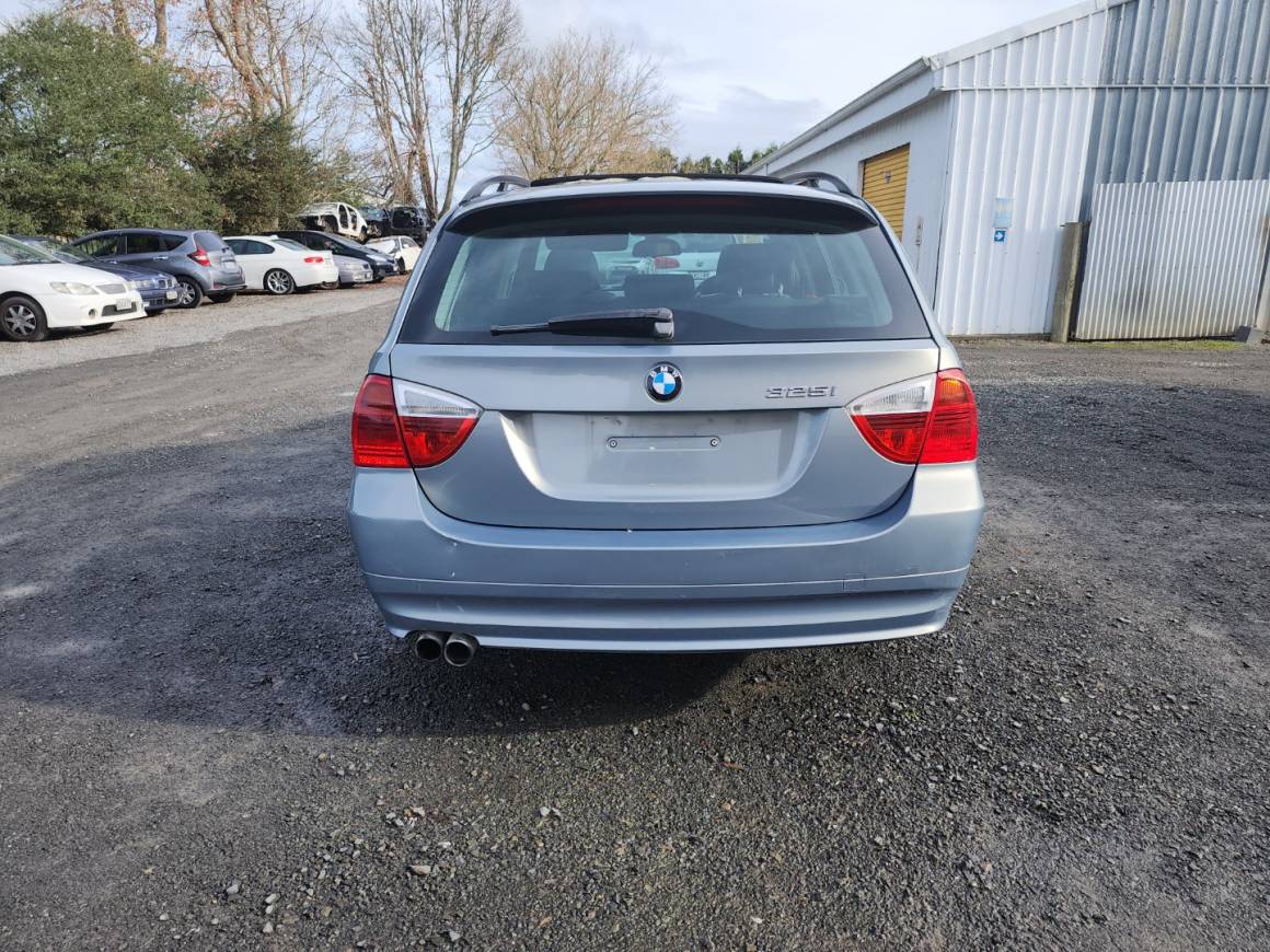 2005 BMW 325i