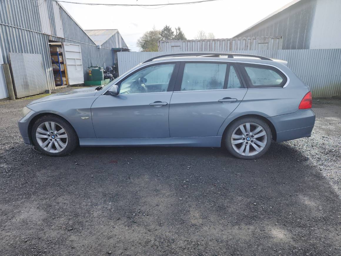 2005 BMW 325i