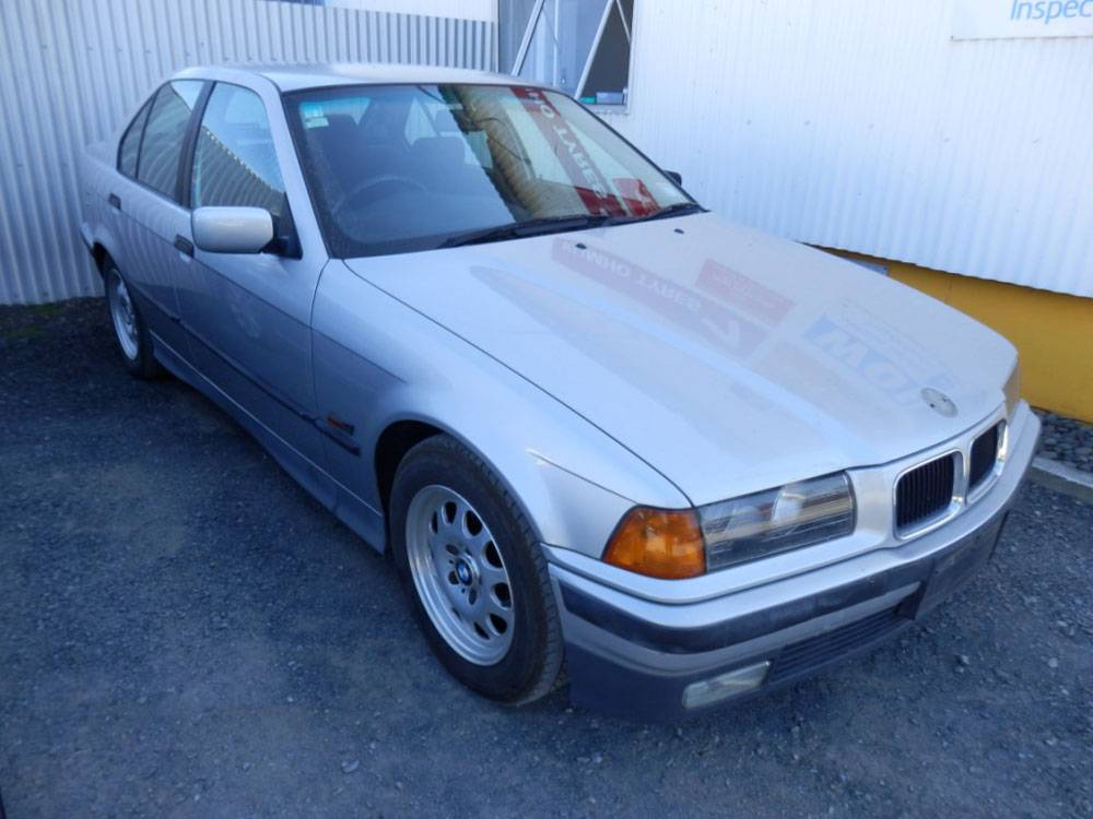 1994 BMW 320i