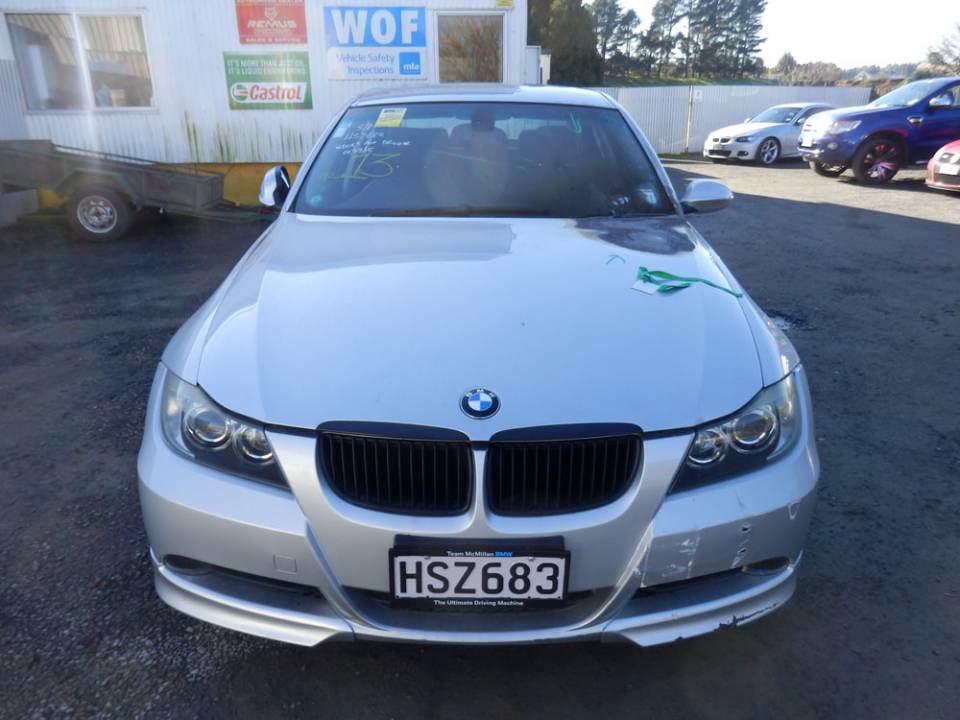 2005 BMW 323i