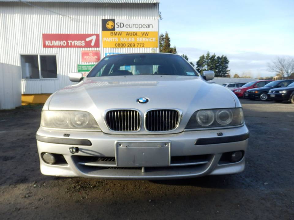 2000 BMW 540i