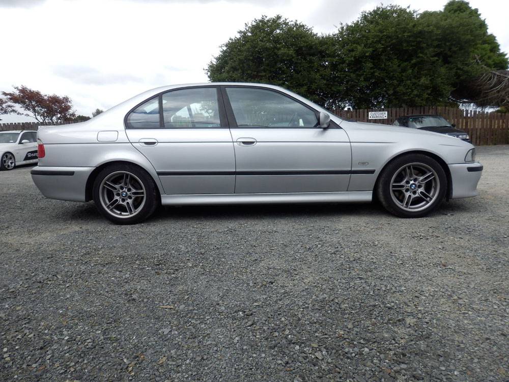 2000 BMW 530i