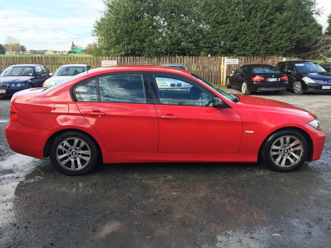 2005 BMW 320i