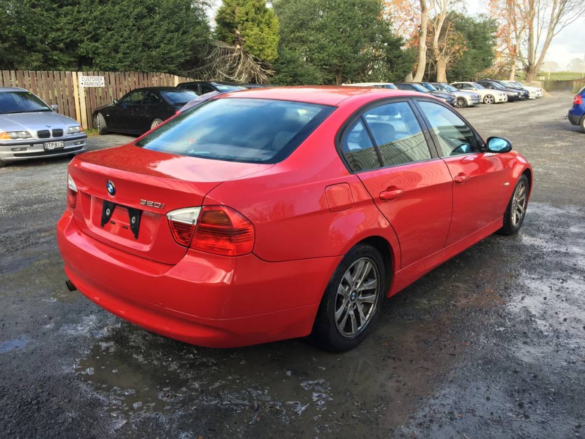 2005 BMW 320i