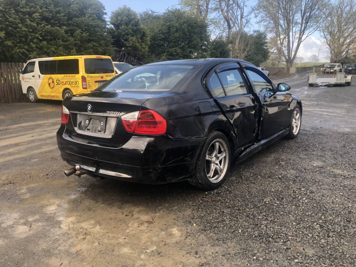 2005 BMW 320i