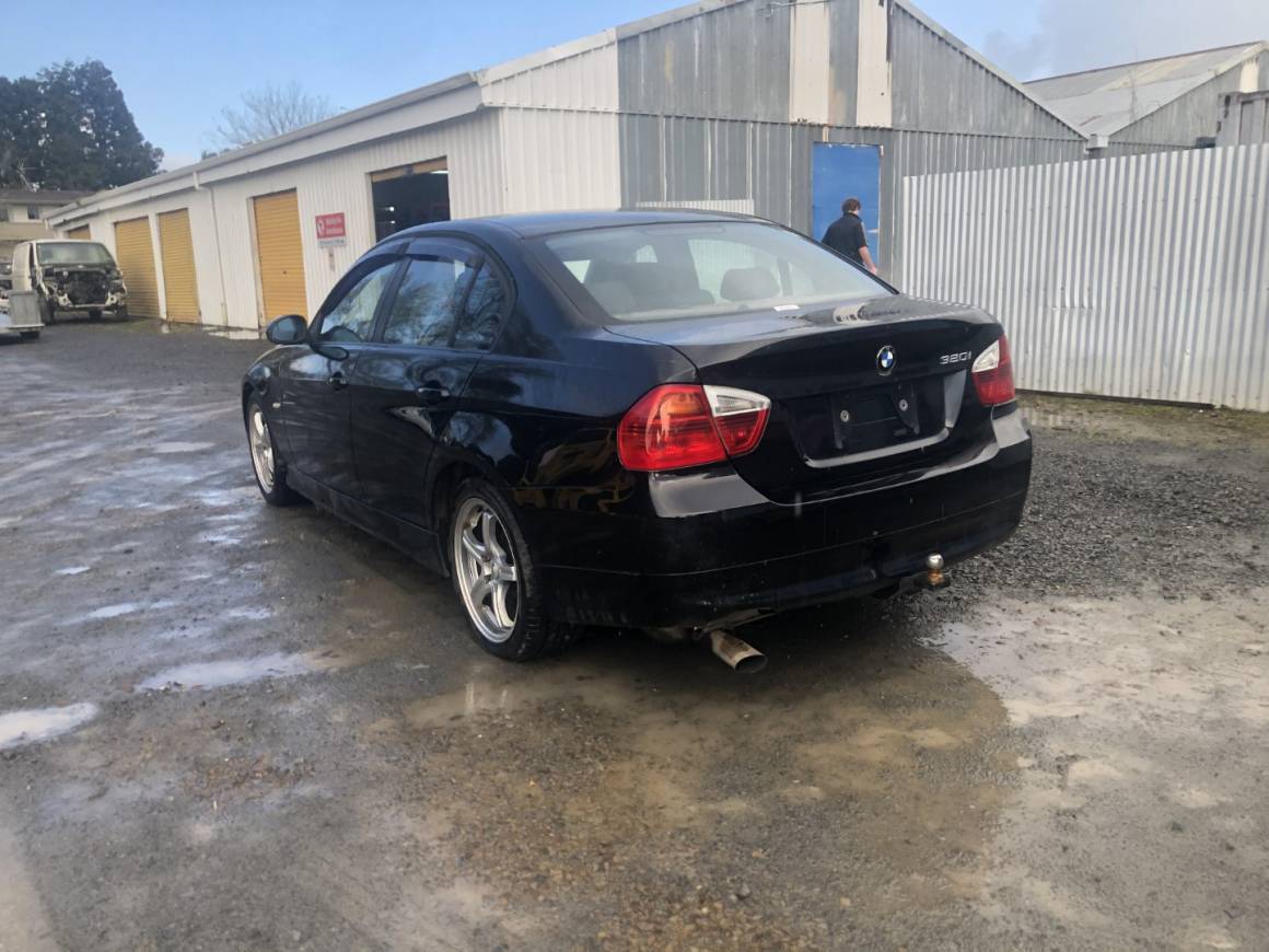 2005 BMW 320i