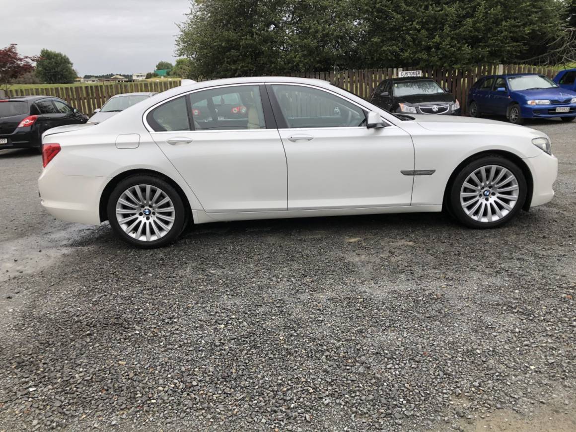 2010 BMW 740i