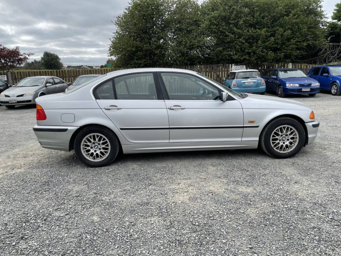 2001 BMW 320i