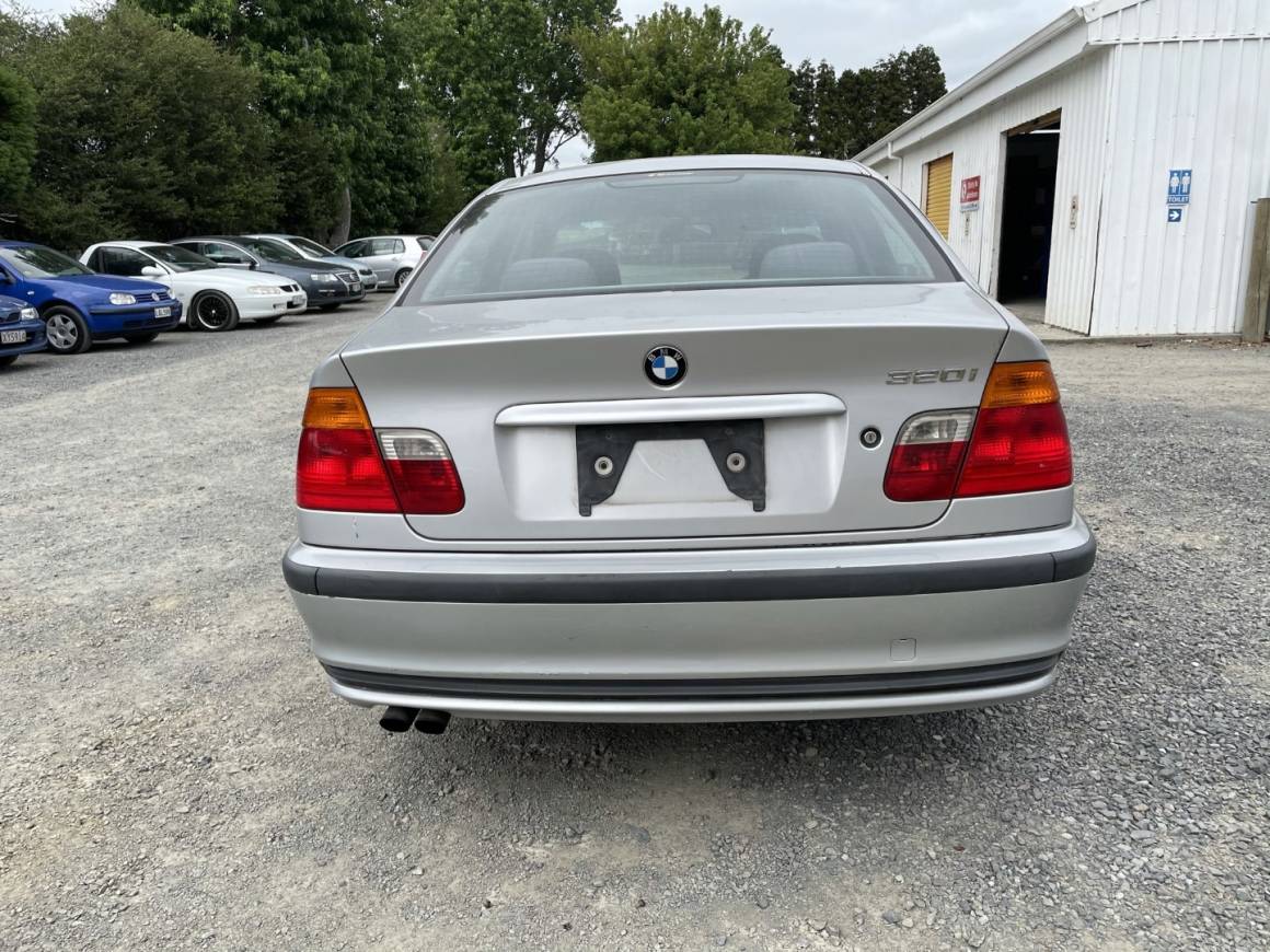 2001 BMW 320i