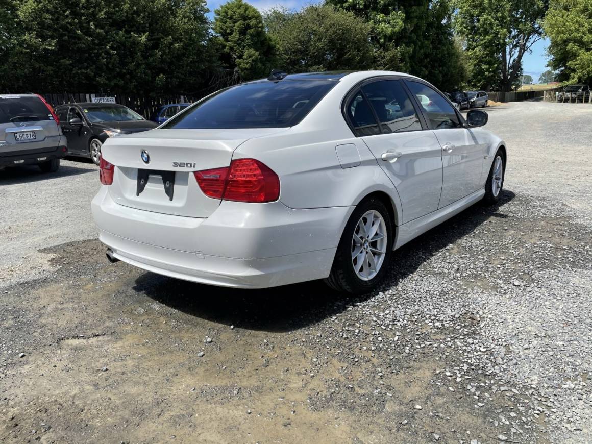 2011 BMW 320i