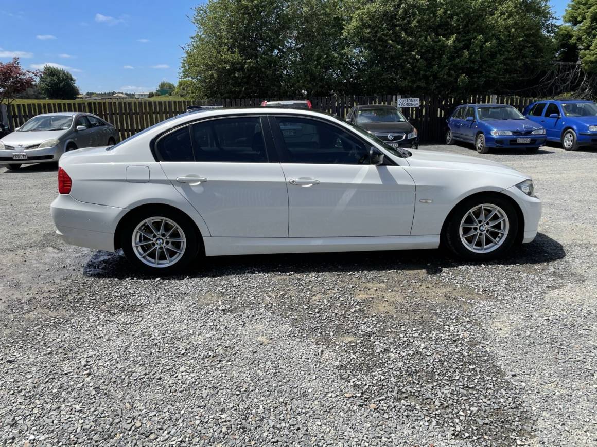 2011 BMW 320i