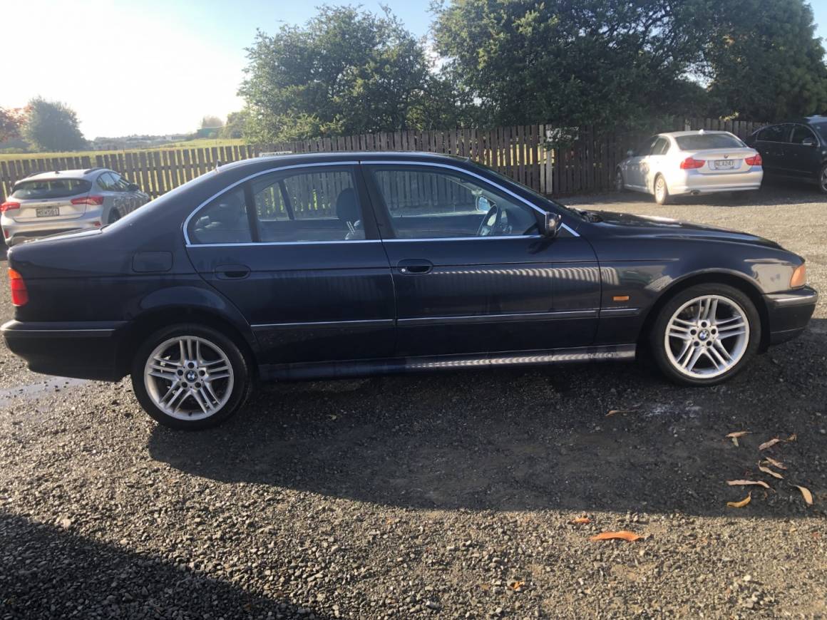 2000 BMW 525i