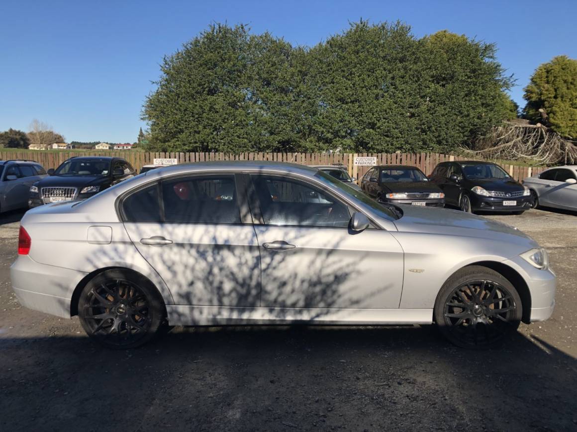 2007 BMW 320i