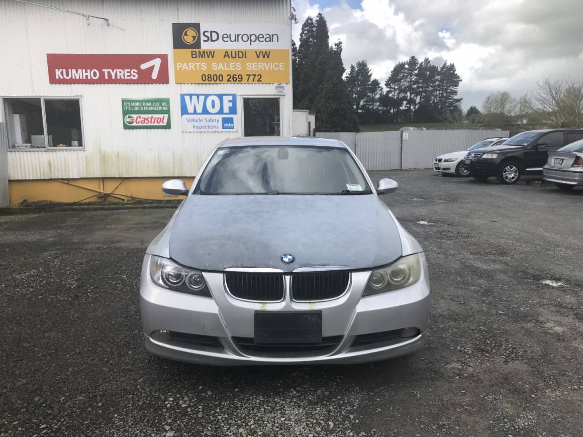 2005 BMW 320i