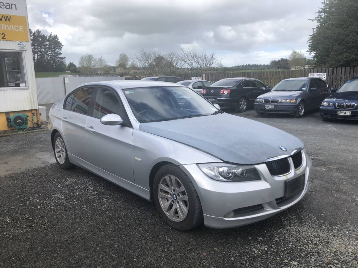 2005 BMW 320i