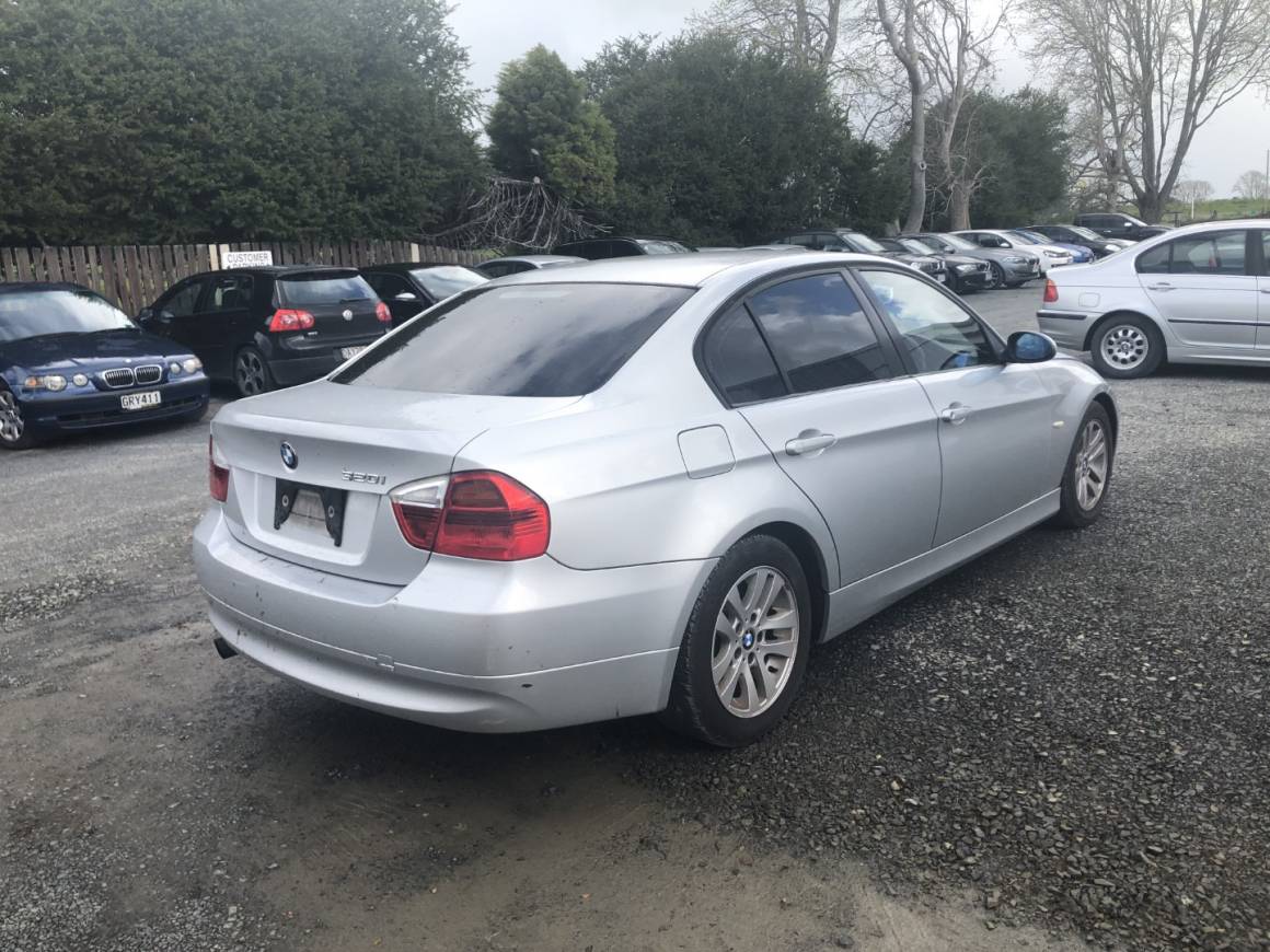 2005 BMW 320i