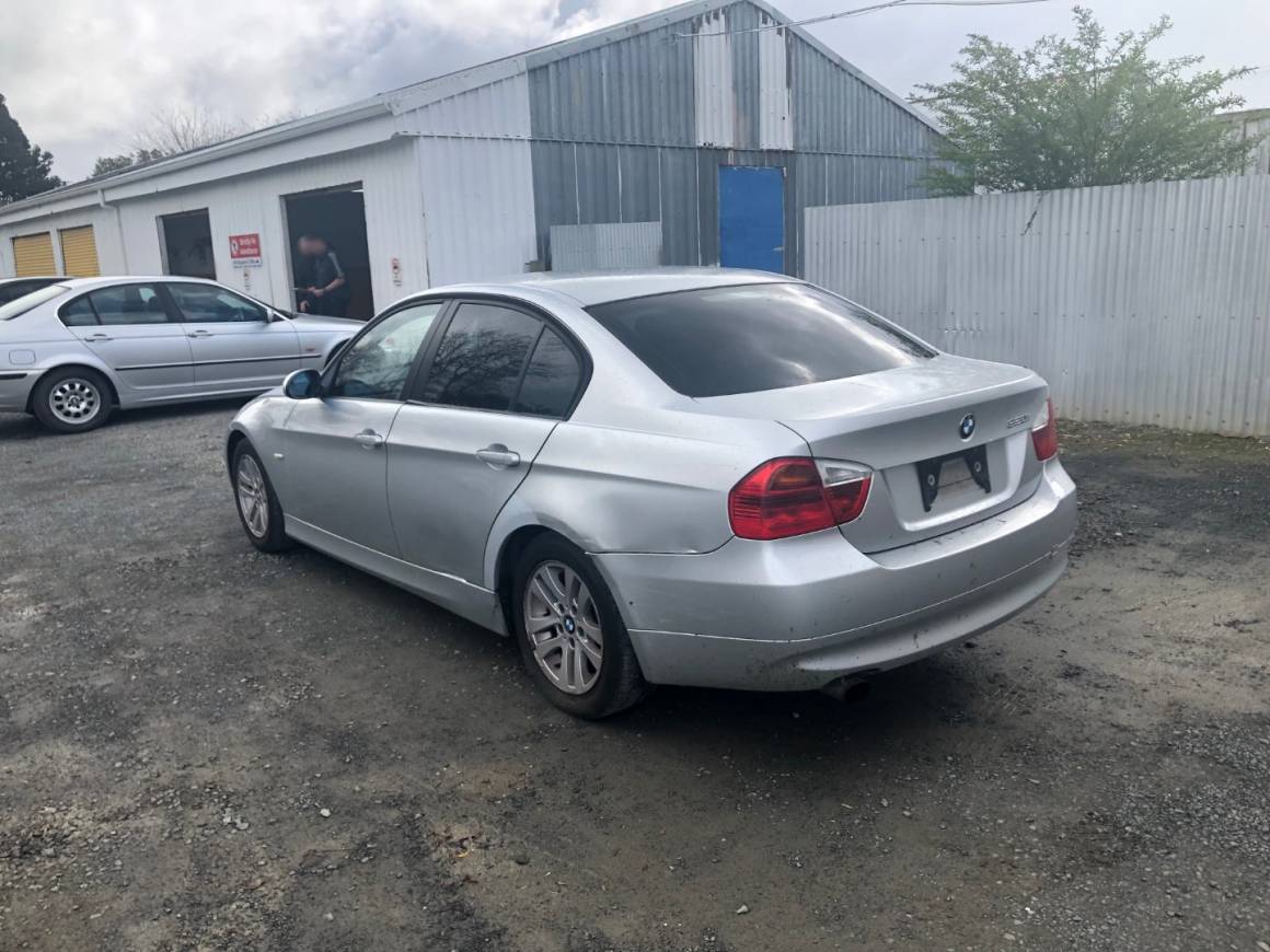 2005 BMW 320i