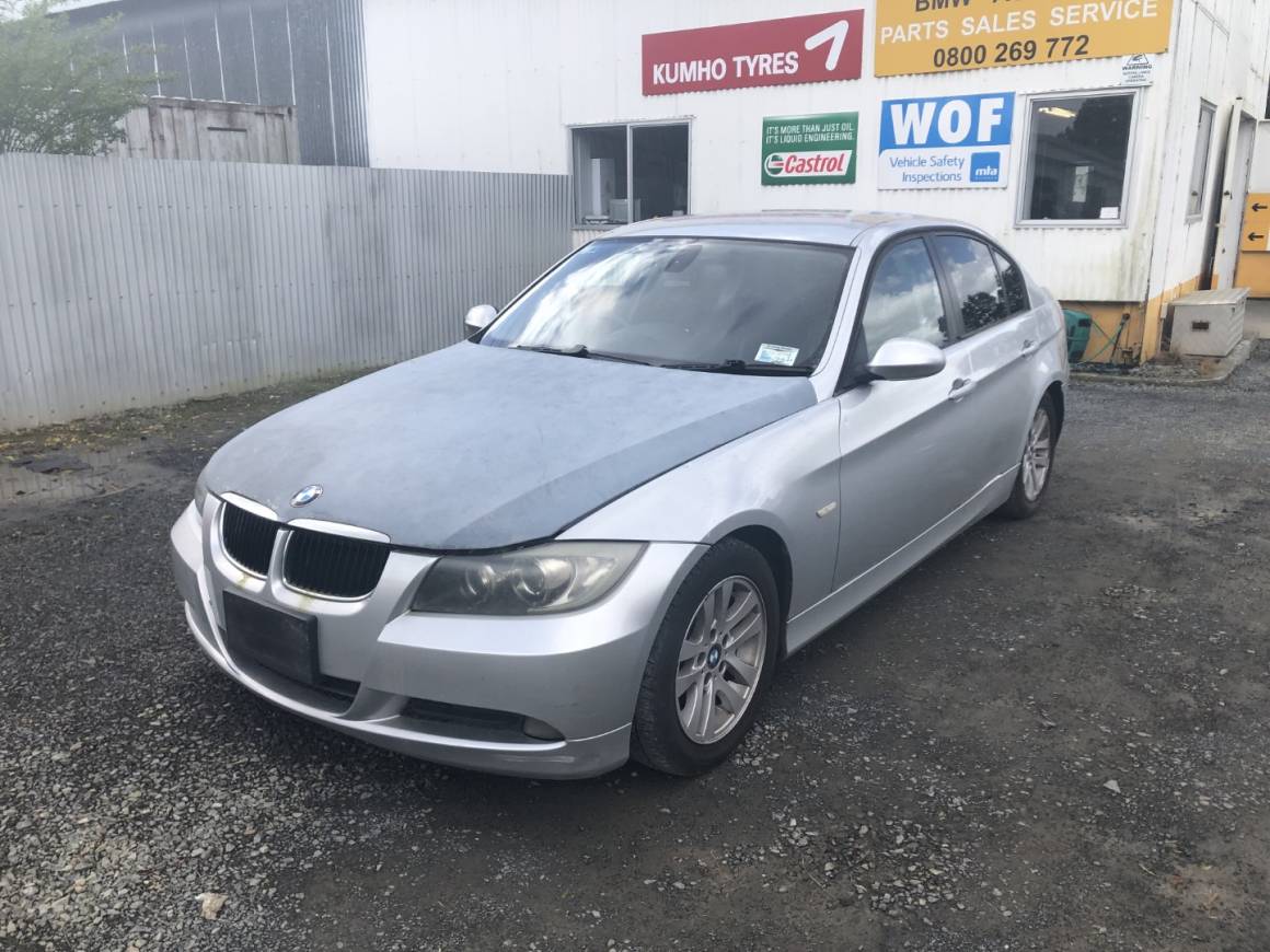 2005 BMW 320i