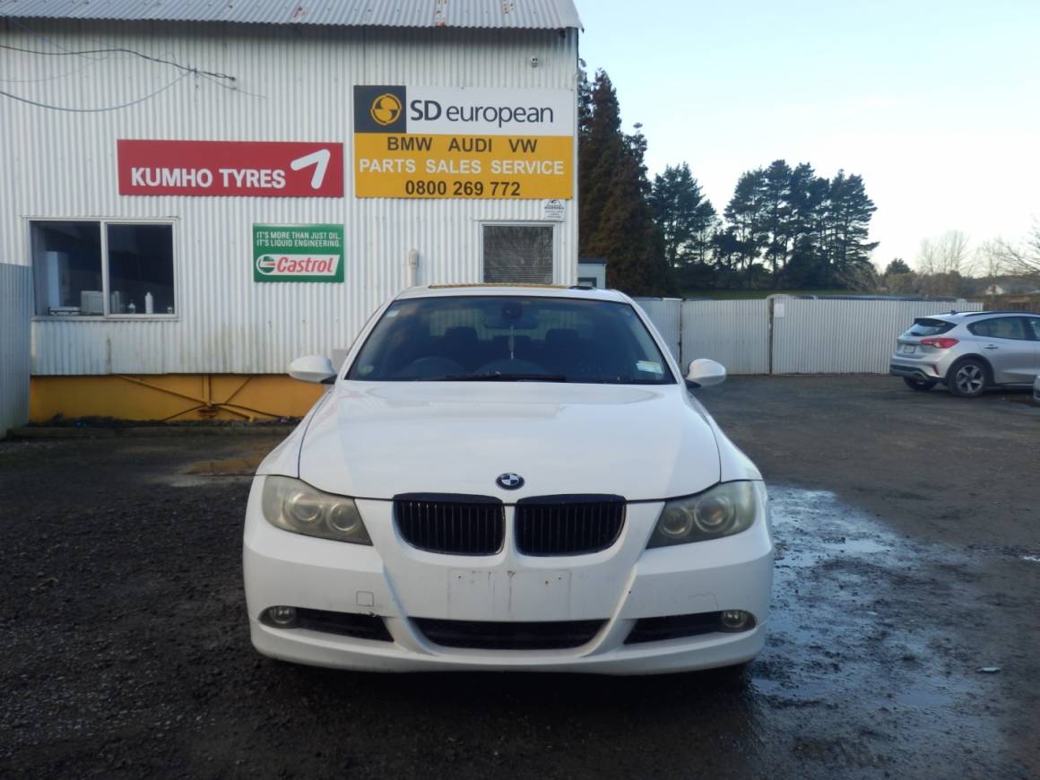 2005 BMW 320i