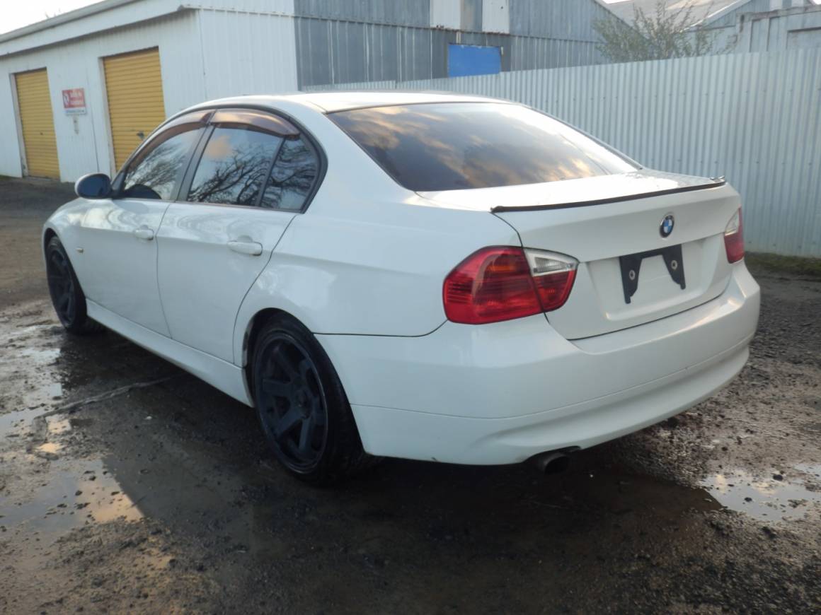 2005 BMW 320i