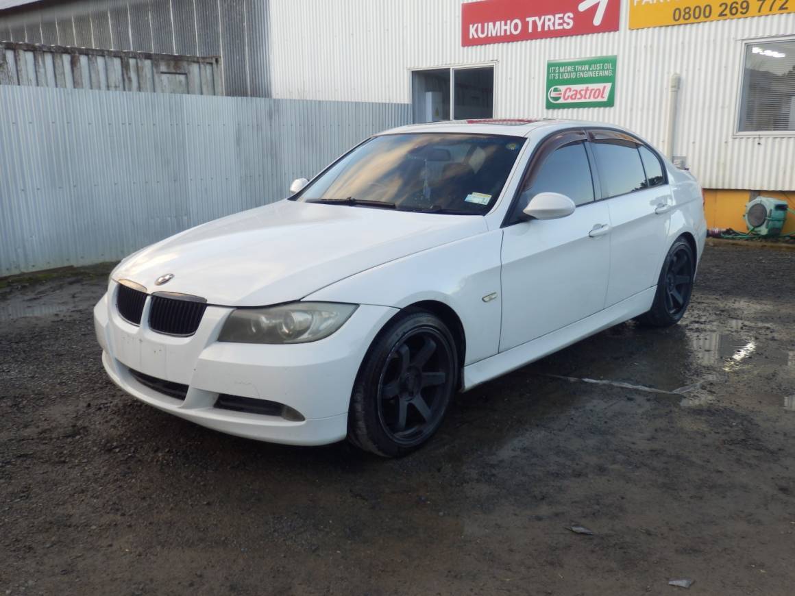 2005 BMW 320i