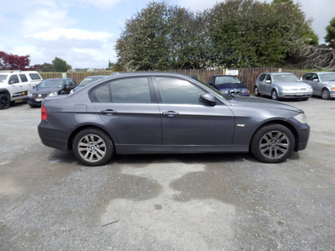 2005 BMW 320i