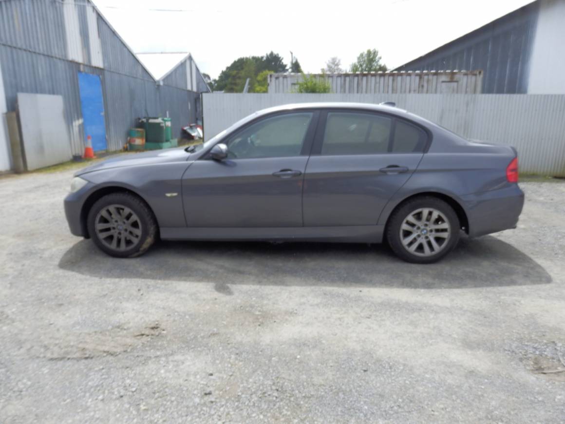 2005 BMW 320i