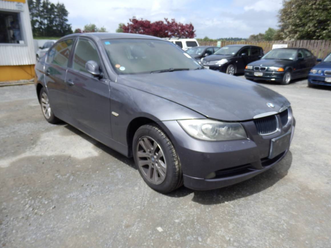 2005 BMW 320i