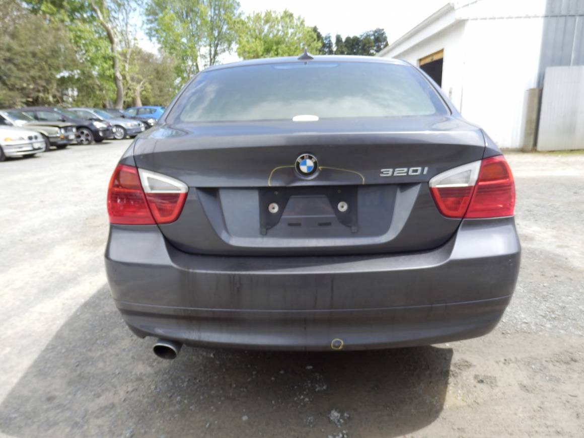 2005 BMW 320i